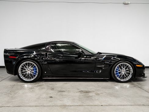 Used 2009 Chevrolet Corvette ZR1 w/ Preferred Equipment Group RWD image 43
