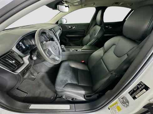 Used 2020 Volvo S60 T5 Momentum FWD image 13