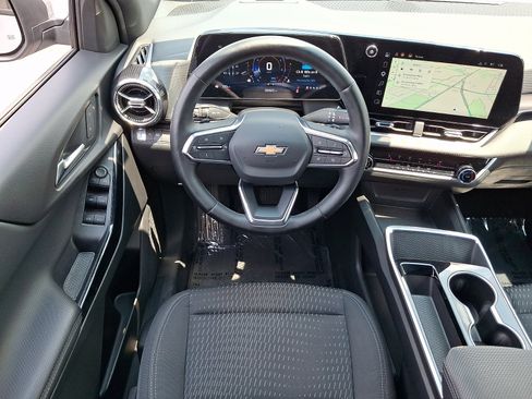 Used 2025 Chevrolet Equinox LT FWD image 11