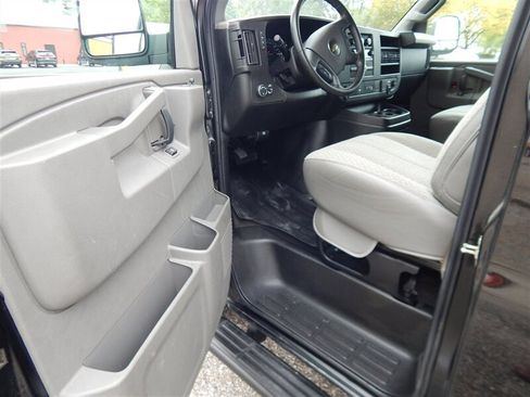 Used 2022 Chevrolet Express 3500 LT w/ LT Preferred Equipment Group RWD image 17
