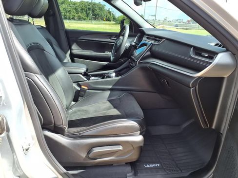 Used 2023 Jeep Grand Cherokee L Laredo RWD image 20