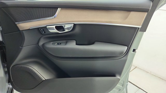 New 2026 Volvo XC90 T8 Plus AWD/4WD image 39