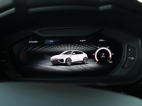 Used 2025 Lamborghini Urus SE AWD/4WD image 10