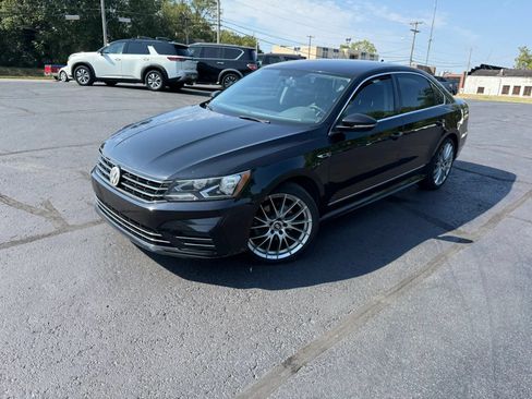 Used 2017 Volkswagen Passat 1.8T R-Line FWD image 3