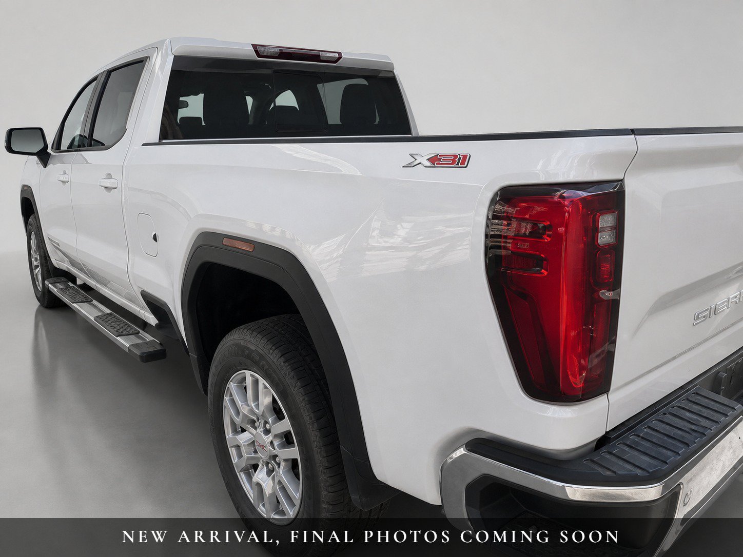 Used 2024 GMC Sierra 2500 SLT w/ SLT Premium Package AWD/4WD image 2