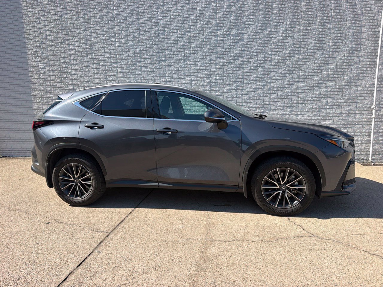Used 2025 Lexus NX 250 FWD w/ Accessory Package (2T) image 2