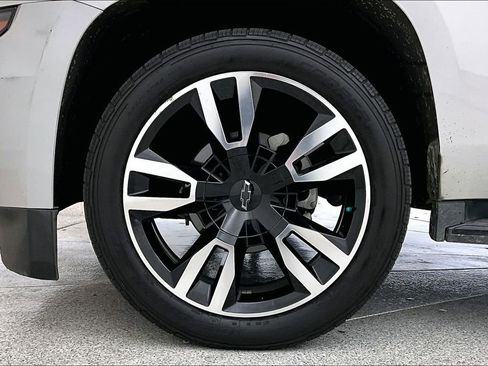 Used 2018 Chevrolet Suburban Premier image 11