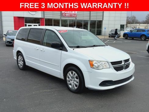 Used 2017 Dodge Grand Caravan SE image 2