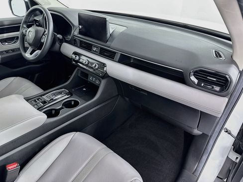 Certified 2024 Honda Pilot Touring image 32