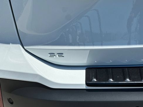 New 2026 Volkswagen Tiguan SE FWD image 7