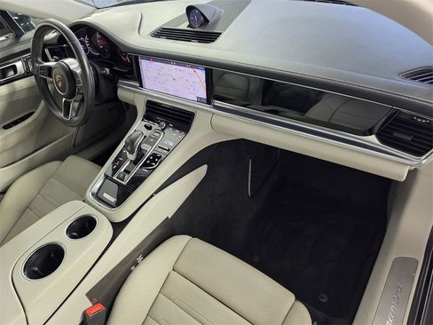 Used 2019 Porsche Panamera 4 image 32