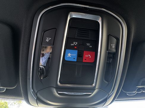Used 2025 Jeep Grand Cherokee Laredo RWD image 26