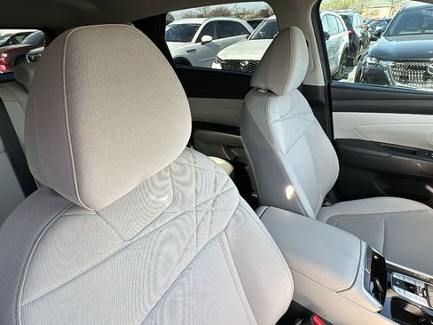 Used 2025 Hyundai Tucson SE image 23
