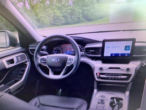Used 2023 Ford Explorer XLT w/ Equipment Group 202A AWD/4WD image 8
