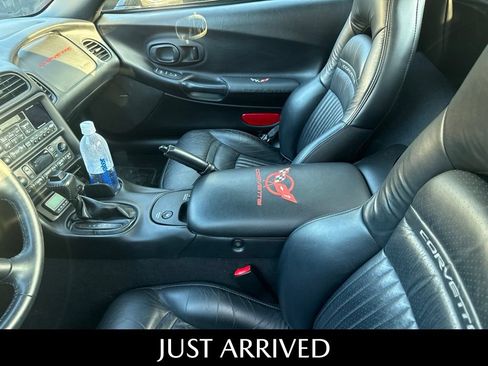 Used 2004 Chevrolet Corvette Convertible w/ Preferred Equipment Group RWD image 11