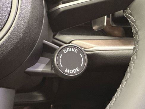 Used 2025 Porsche Cayenne image 24