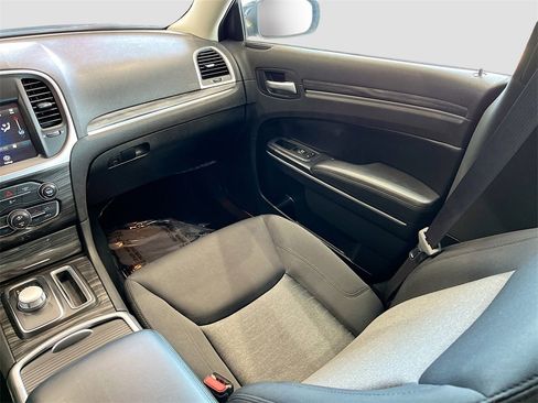 Used 2022 Chrysler 300 Touring w/ Sport Appearance Package image 21
