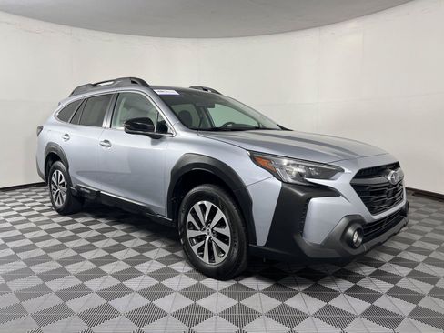 Used 2024 Subaru Outback Premium AWD/4WD image 1
