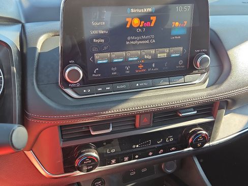 Used 2024 Nissan Rogue SV image 14