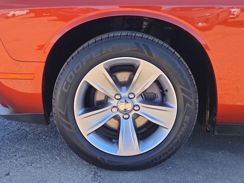 Used 2021 Dodge Challenger SXT image 6