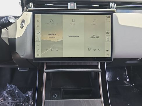Certified 2026 Land Rover Range Rover Velar Dynamic SE AWD/4WD image 20
