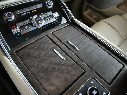 Used 2020 Lincoln Navigator Reserve w/ Luxury Package image 21