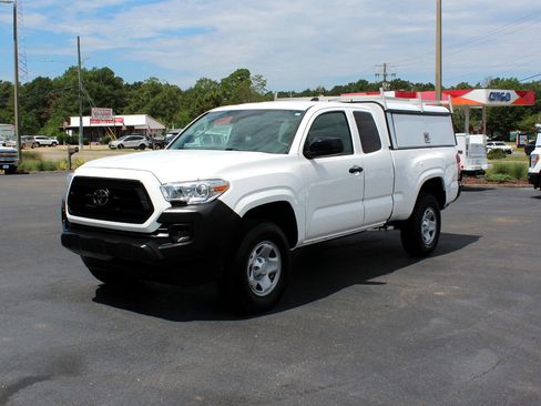 Used 2022 Toyota Tacoma SR image 8