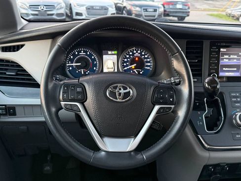 Used 2019 Toyota Sienna XLE FWD image 41