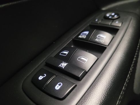 Used 2018 Jeep Grand Cherokee Laredo RWD image 27