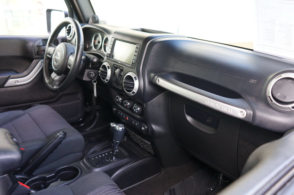 Used 2011 Jeep Wrangler Sahara w/ Connectivity Group AWD/4WD image 22
