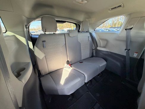 Used 2021 Toyota Sienna LE image 31