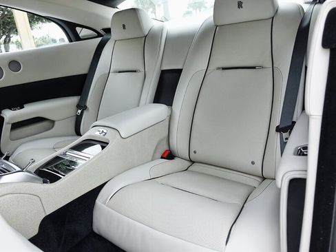 Used 2016 Rolls-Royce Wraith image 12