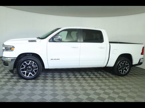 Used 2025 RAM 1500 Laramie AWD/4WD image 9