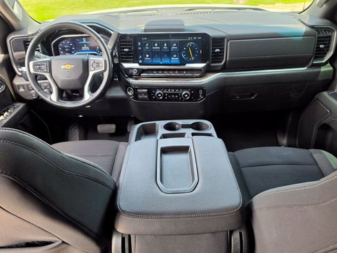 Used 2024 Chevrolet Silverado 1500 LT AWD/4WD image 8