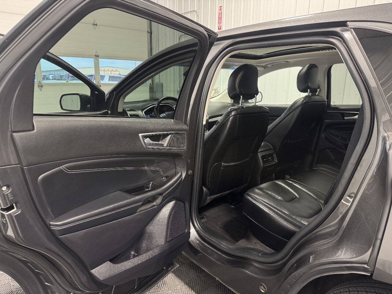 Used 2019 Ford Edge Titanium w/ Equipment Group 301A AWD/4WD image 12