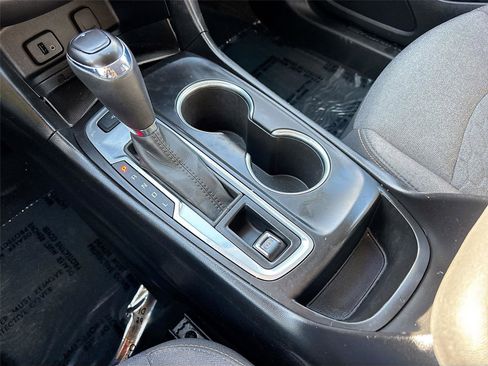 Used 2018 Chevrolet Equinox LT image 16