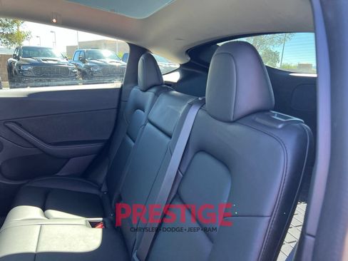 Used 2022 Tesla Model Y Long Range AWD/4WD image 26