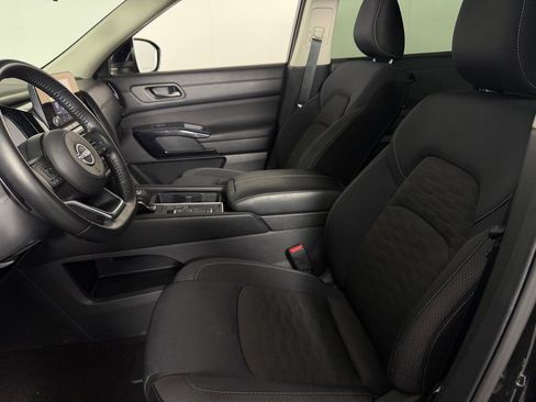 Used 2025 Nissan Pathfinder SV FWD image 21