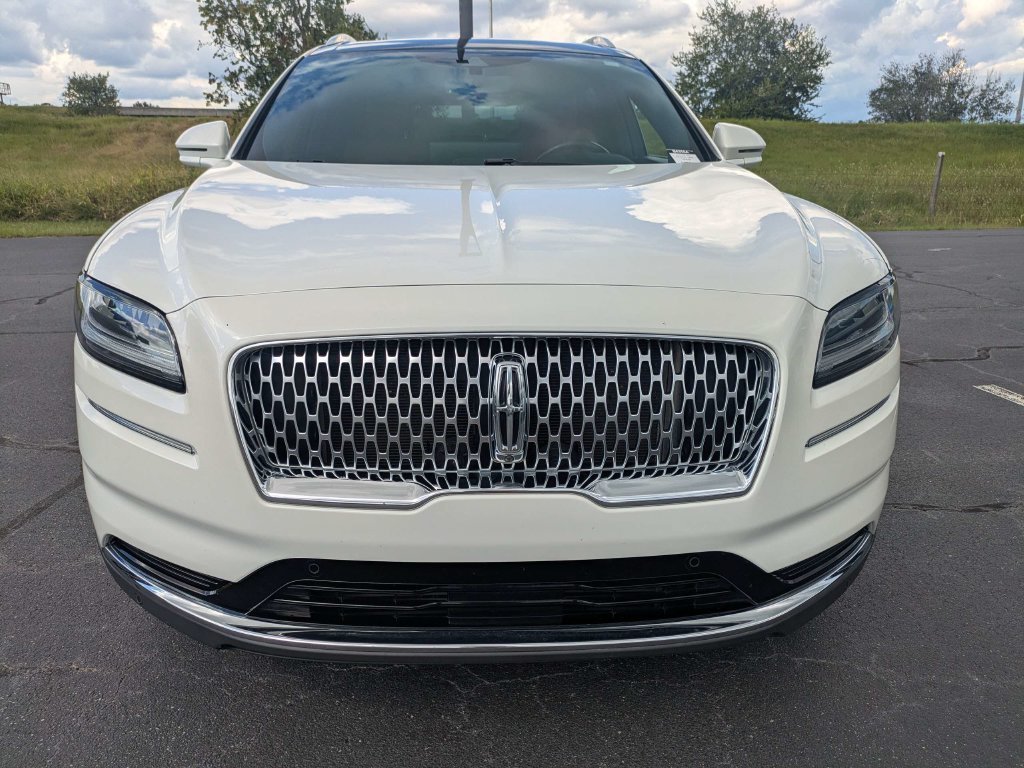 Used 2022 Lincoln Nautilus Reserve w/ Equipment Group 201A FWD image 9