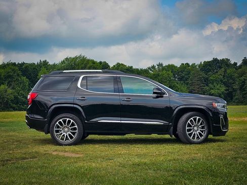 Used 2023 GMC Acadia Denali w/ Denali Technology Package AWD/4WD image 3
