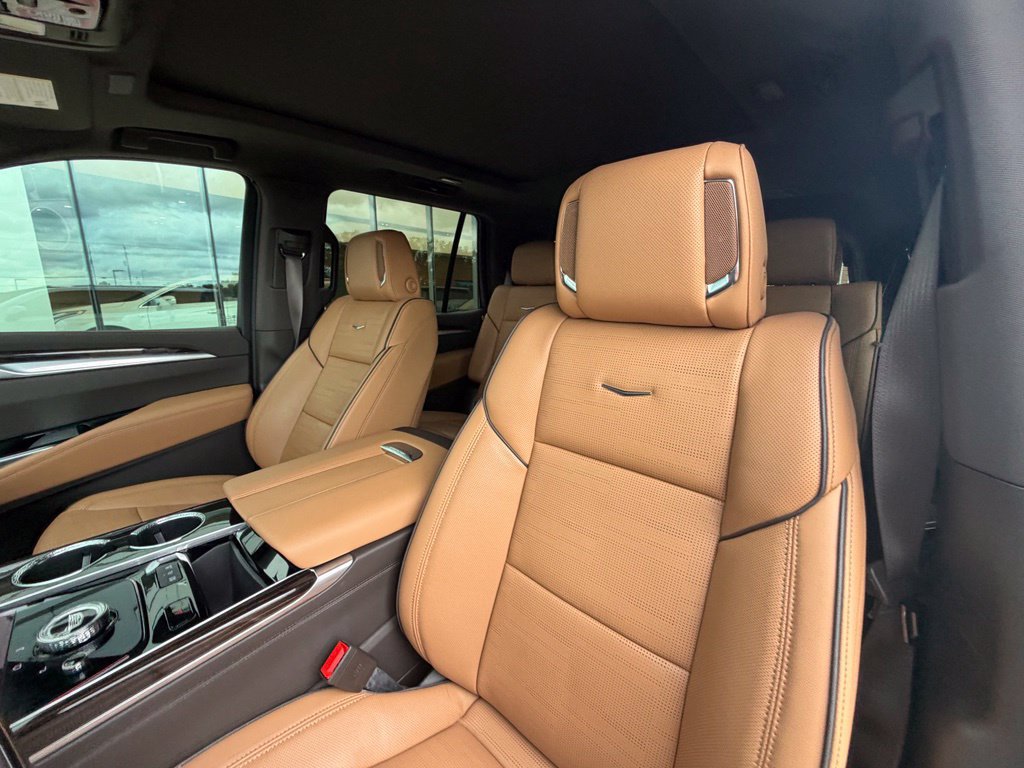 Used 2025 Cadillac Escalade Premium Luxury w/ Touring Package AWD/4WD image 15