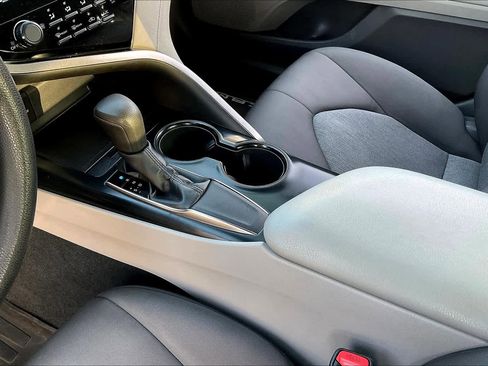 Used 2019 Toyota Camry LE image 14