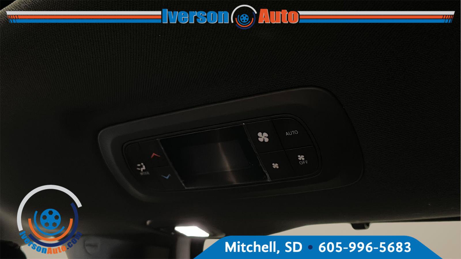 Used 2025 Chrysler Pacifica Limited FWD image 29
