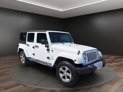 Used 2018 Jeep Wrangler Unlimited Sahara AWD/4WD image 2