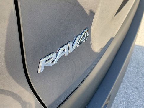 Used 2021 Toyota RAV4 LE image 6