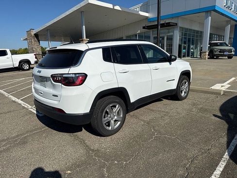 Used 2024 Jeep Compass Latitude AWD/4WD image 2