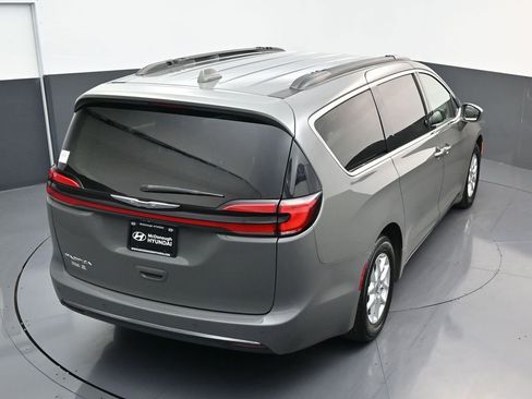 Used 2022 Chrysler Pacifica Touring-L image 21