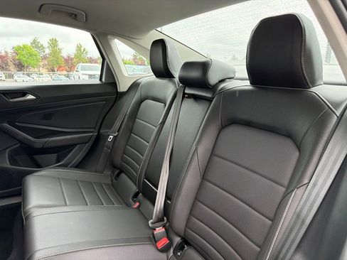 Used 2024 Volkswagen Jetta SE FWD image 31