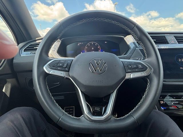 Used 2023 Volkswagen Tiguan SE R-Line AWD/4WD image 15