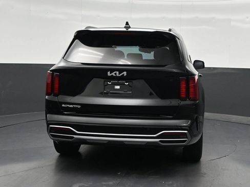 Used 2023 Kia Sorento S w/ Panoramic Sunroof Package FWD image 4